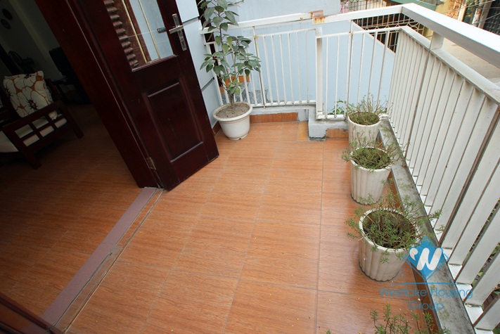 Cheap house for rent in Nghi Tam area, Tay Ho, Ha Noi